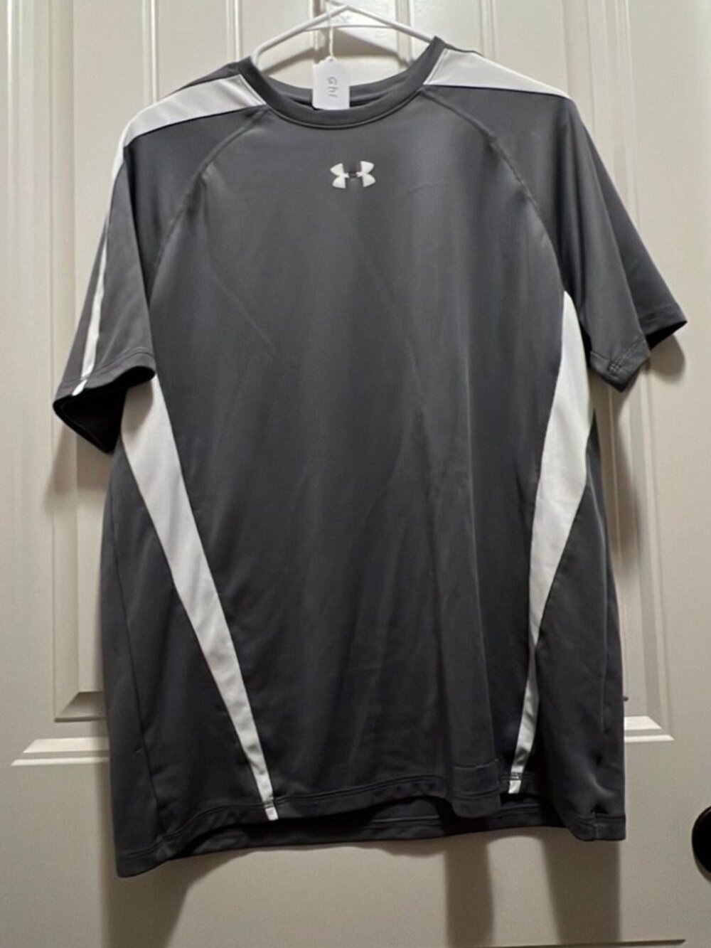 Men's Under Armor Loose Fit Gray Short Sleeve Shirt Size L